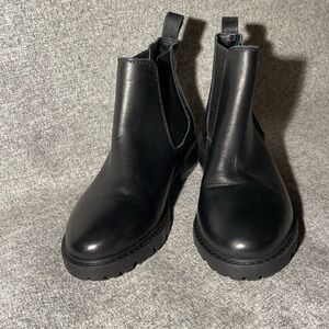 Steve Madden Leopold Chelsea Boots. NEW